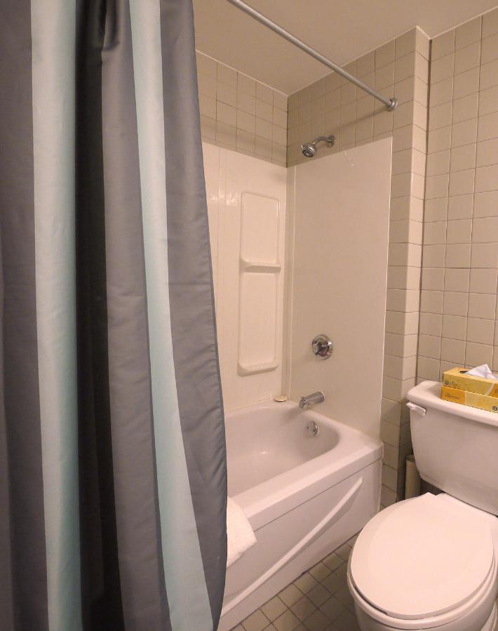 Standard Quadruple Room Non Pet Friendly,1038442330:JPEG