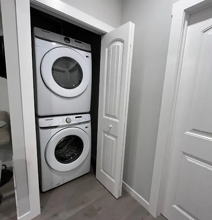 Private Chic Modern Suite With Kitchen Near Spruce Meadows And Lrt-1