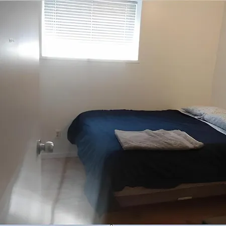 Private Bedroom In Basement With Shared Bathroom - Pineland-3