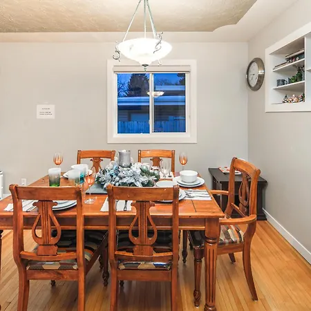 A-Home Cozy Family 4 Br& 3 Bah By Chinook Mall-2