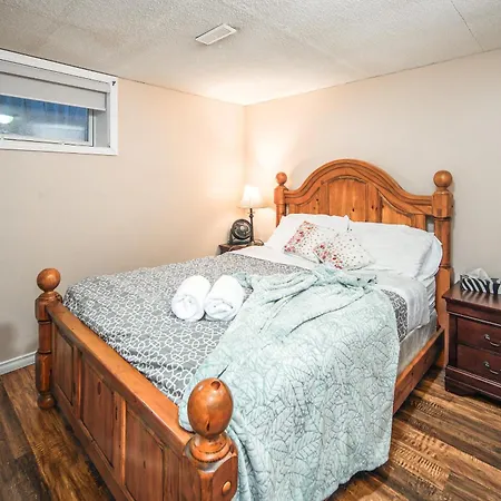 A-Home Cozy Family 4 Br& 3 Bah By Chinook Mall-3